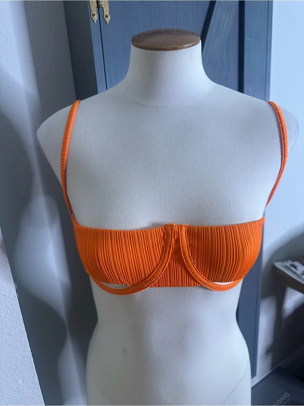 NWT Frankie’s Bikini’s Orange Underwire Swim Top - Size Medium. Campbell Plissé
